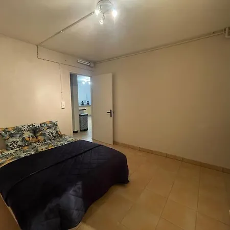 Indépendant En Rdc Chez Habitant Appartement