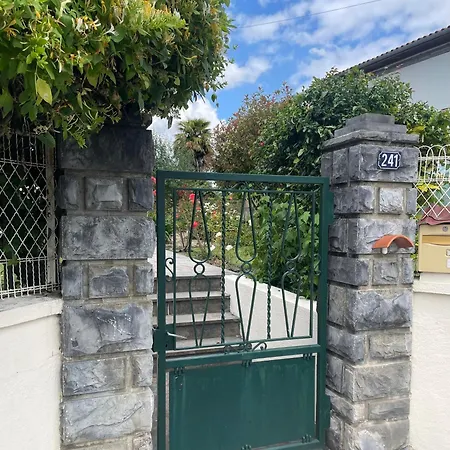 Appartement Indépendant En Rdc Chez Habitant *