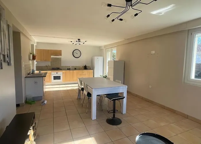 Independant En Rdc Chez Habitant Lägenhet